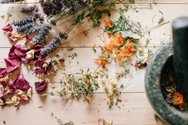 What Are The Types of Herbal Oils?